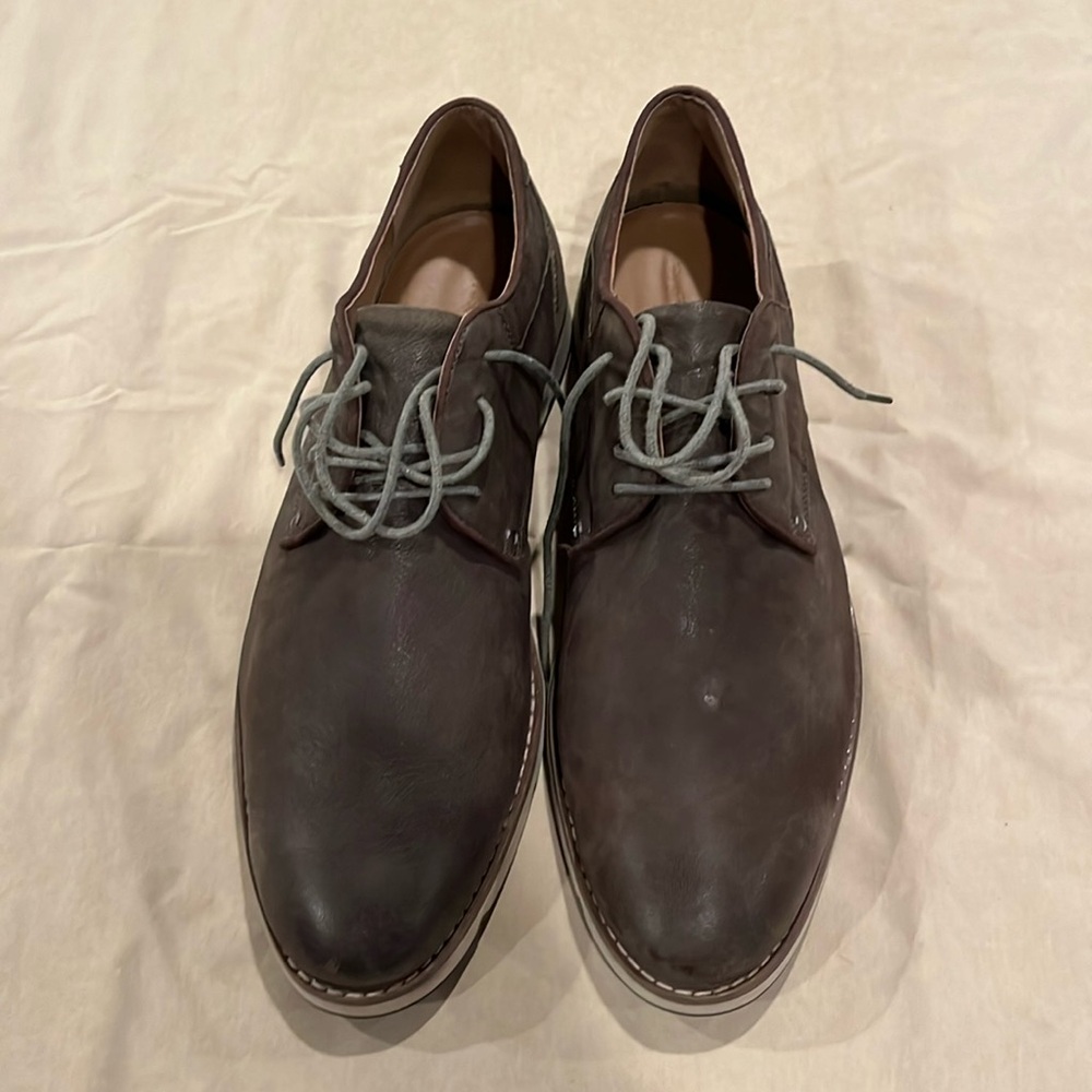 Lightly worn Hush Puppies Dark Grey Dress Shoe. Size 13. Classic with Comfort.